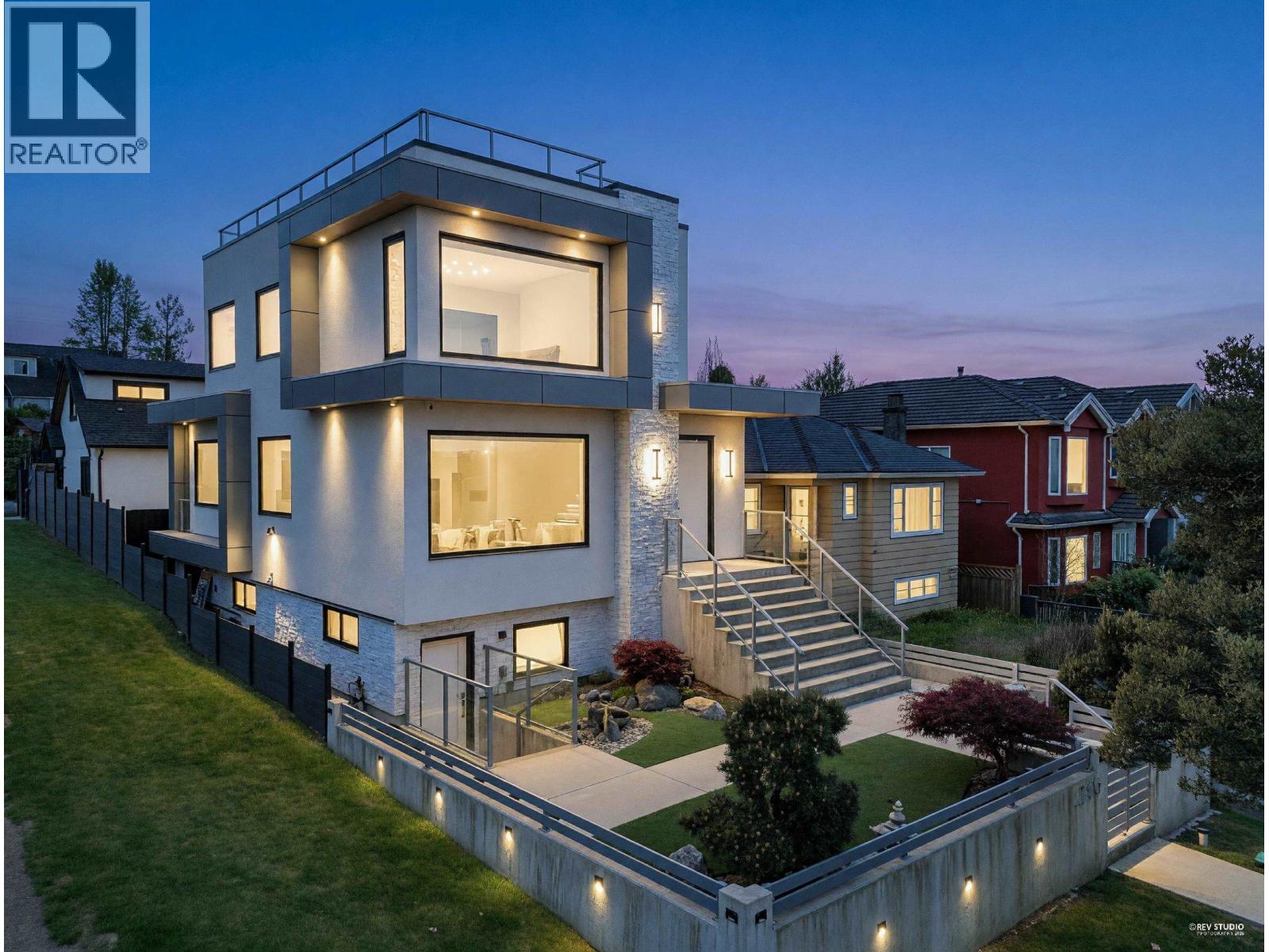 2796 E 4TH AVENUE|Vancouver, British Columbia V5M1K6