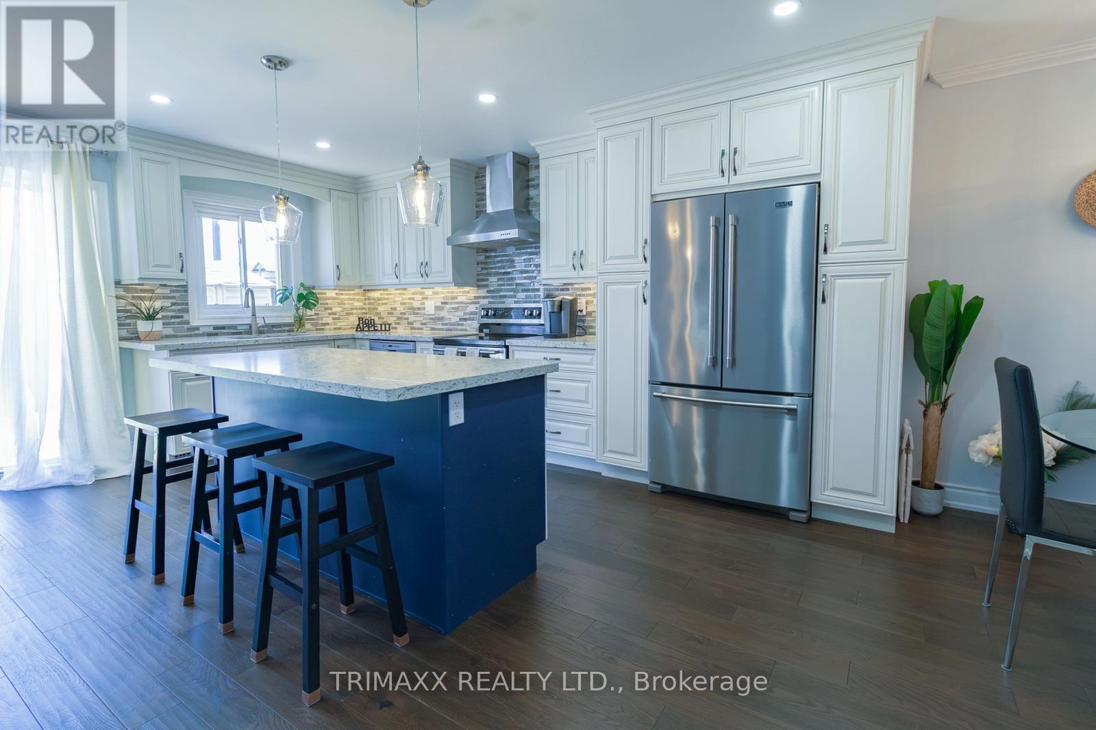 For sale: 92 HARTRICK PLACE, Whitby (Rolling Acres), Ontario L1R2C3 ...