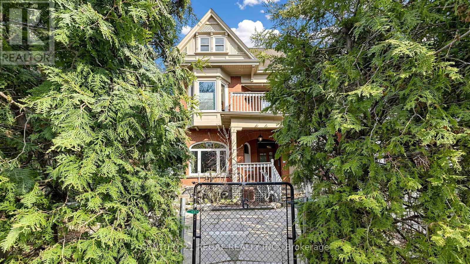 26 MACDONELL AVENUE