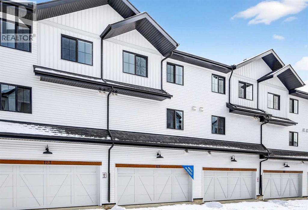Row / Townhouse for Sale in 121, 1750 Rangeview Drive SE|Calgary, Alberta T3S0X3