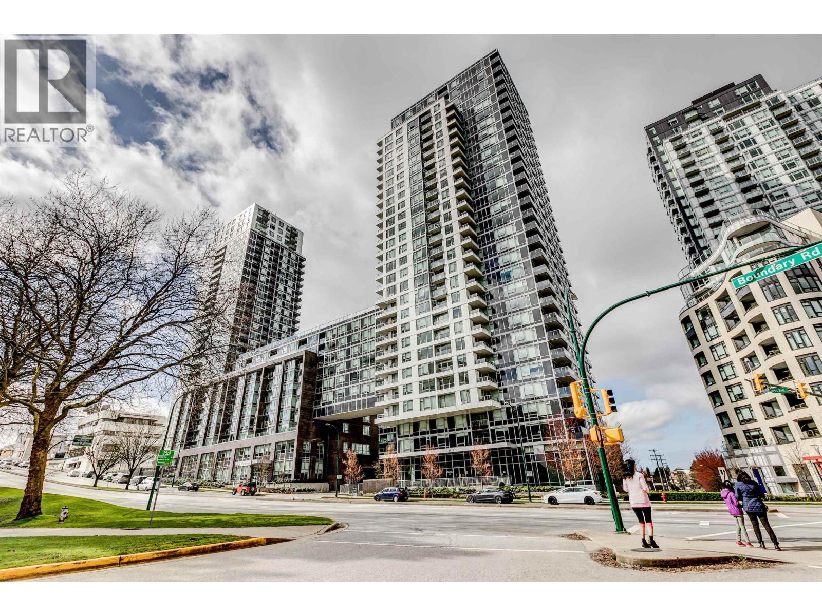 652 5515 BOUNDARY ROAD|Vancouver, British Columbia V5R0E5