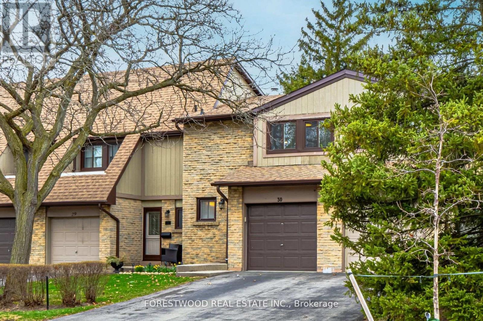 Row / Townhouse for Sale in 30 - 3345 SILVERADO DRIVE|Mississauga (Mississauga Valleys), Ontario L5A3Y8