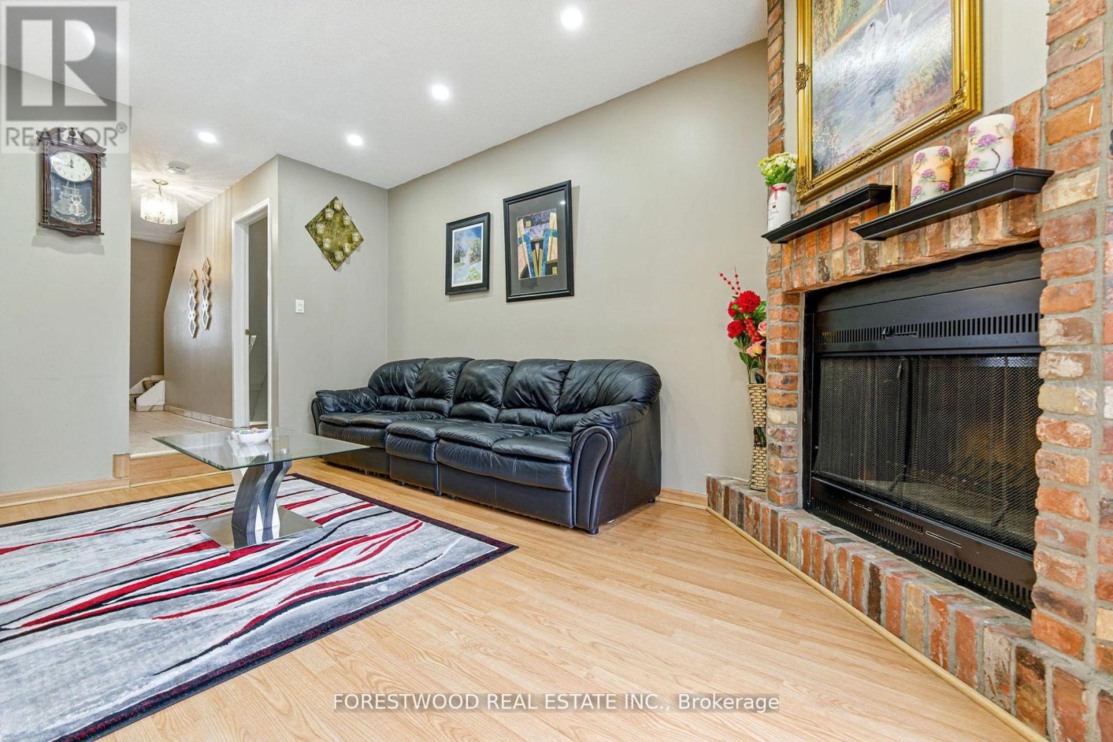 Row / Townhouse for Sale in 30 - 3345 SILVERADO DRIVE|Mississauga (Mississauga Valleys), Ontario L5A3Y8 4