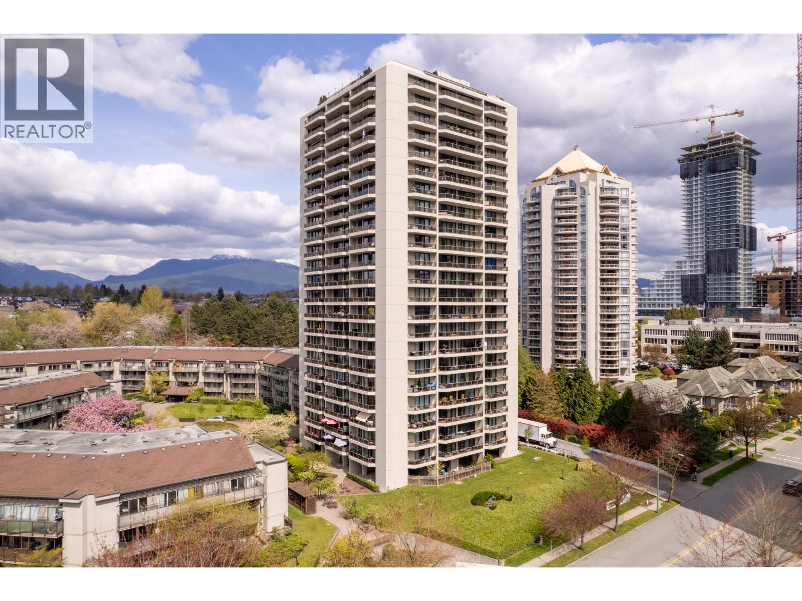 202 4353 HALIFAX STREET|Burnaby, British Columbia V5C5Z4