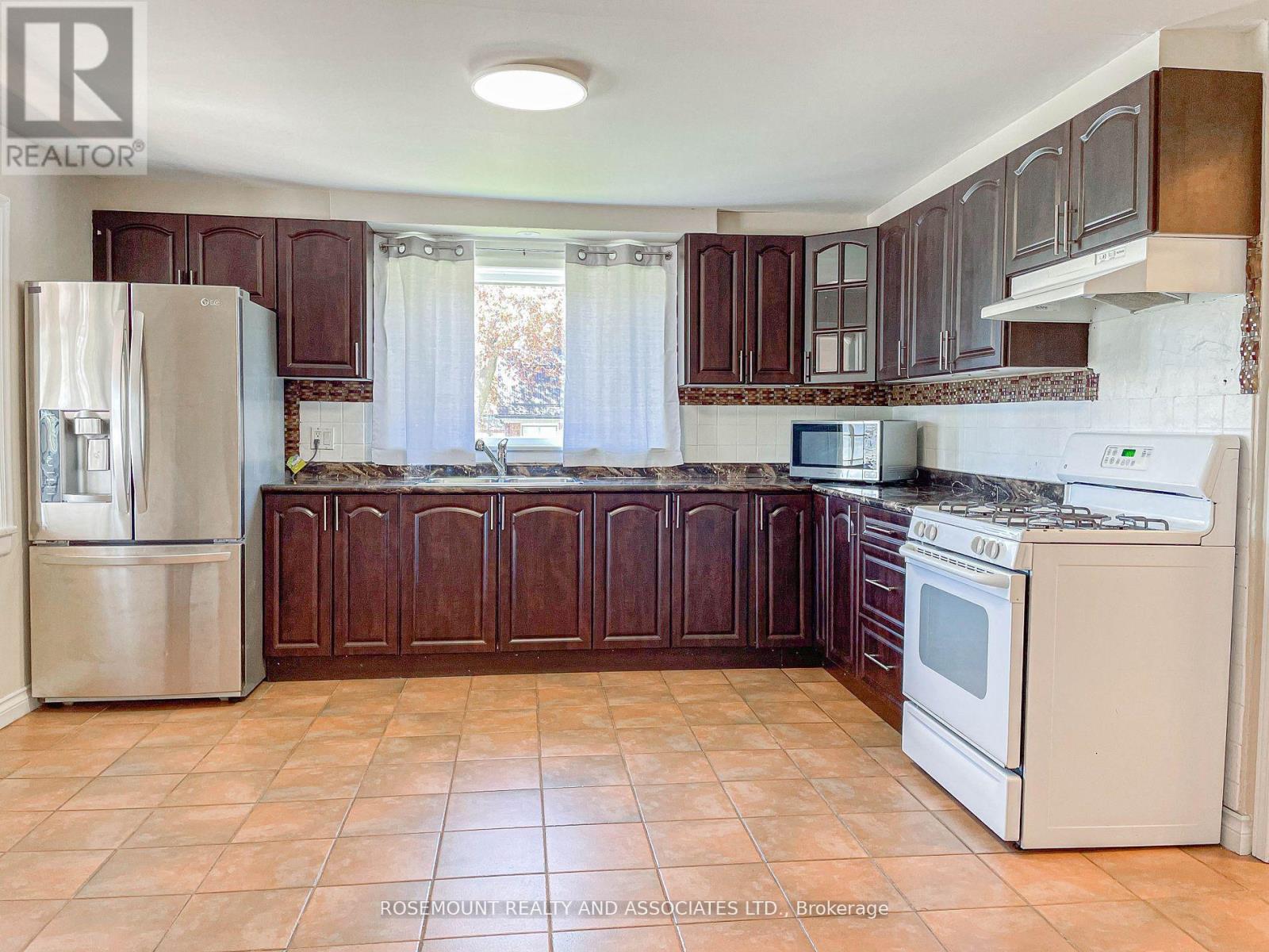 For sale: 86 WINCHESTER ROAD E, Whitby (Brooklin), Ontario L1M1B4 ...