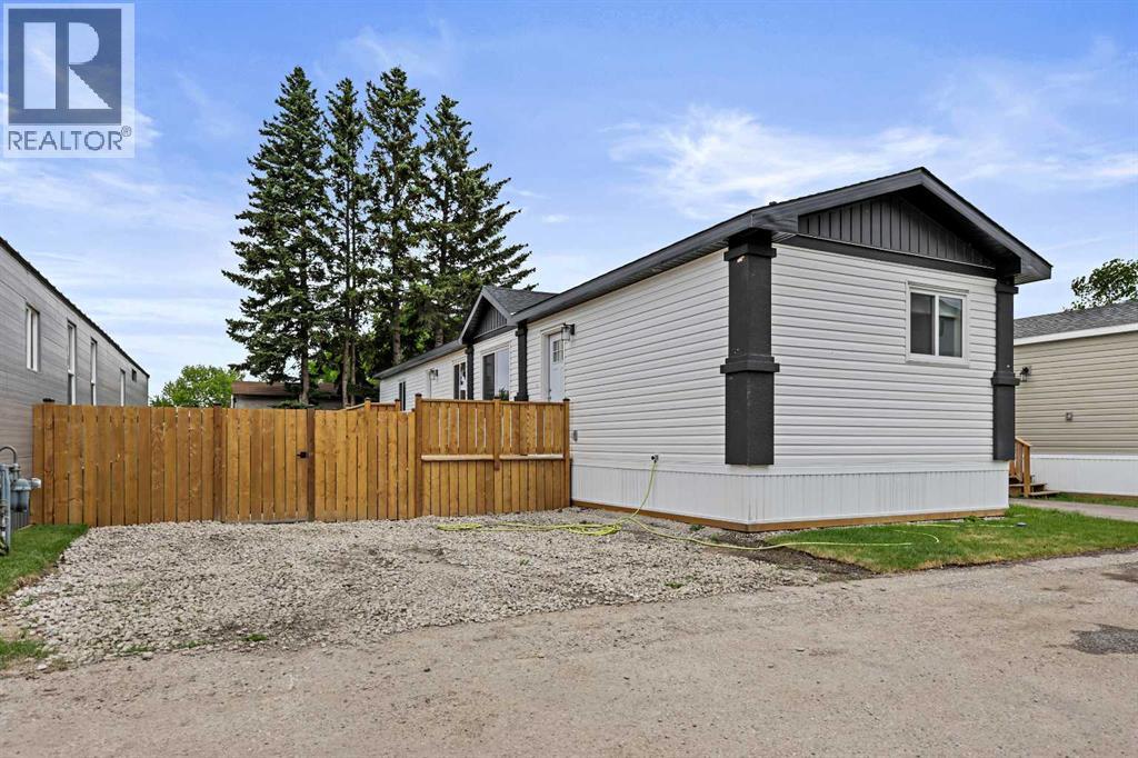 Mobile Home for Sale in 5, 6220 17 Avenue SE|Calgary, Alberta T2A0W6