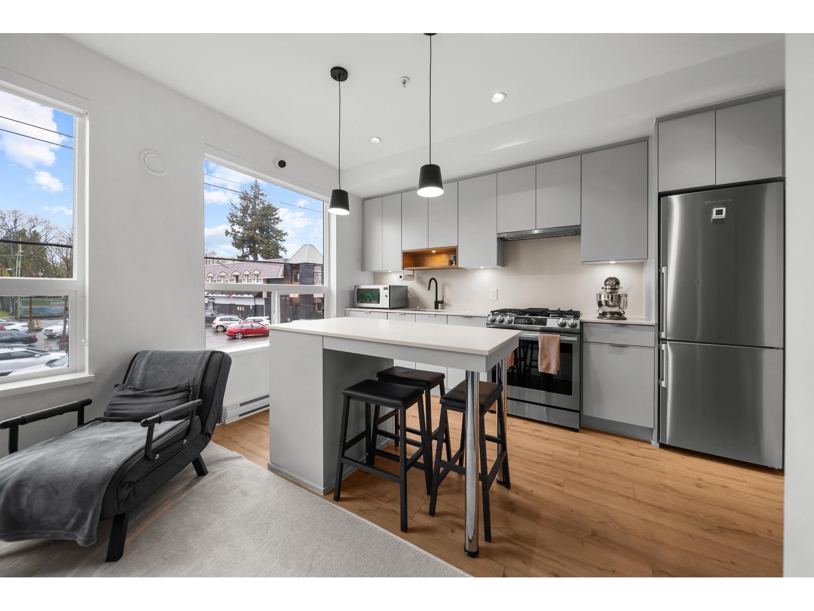 220 2493 MONTROSE AVENUE, Abbotsford, British Columbia V2S3T2