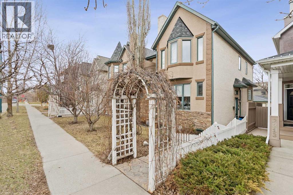 Duplex for Sale in 2211 Bowness Road NW|Calgary, Alberta T2N3L4 2