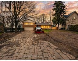 House – 1 LAKEHILL CRESCENT, Toronto – photo 1