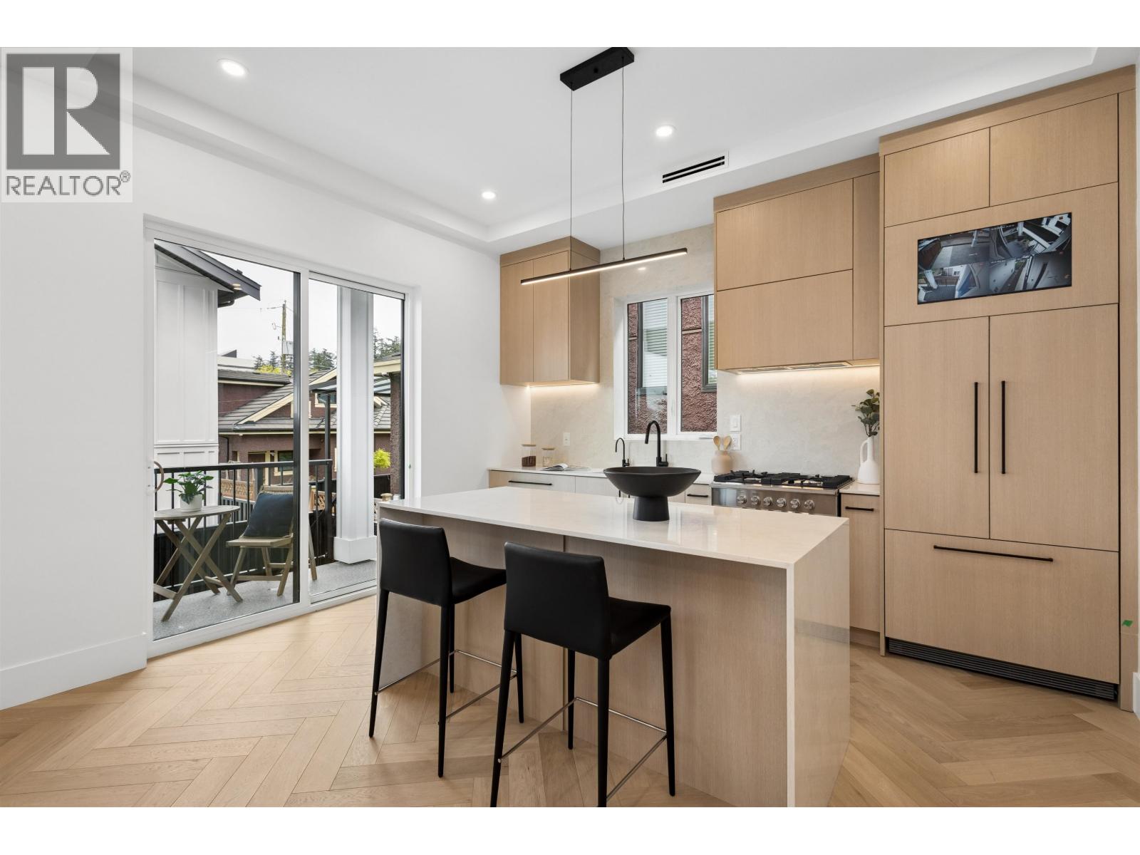 1 3637 E 46TH AVENUE|Vancouver, British Columbia V5S1B7