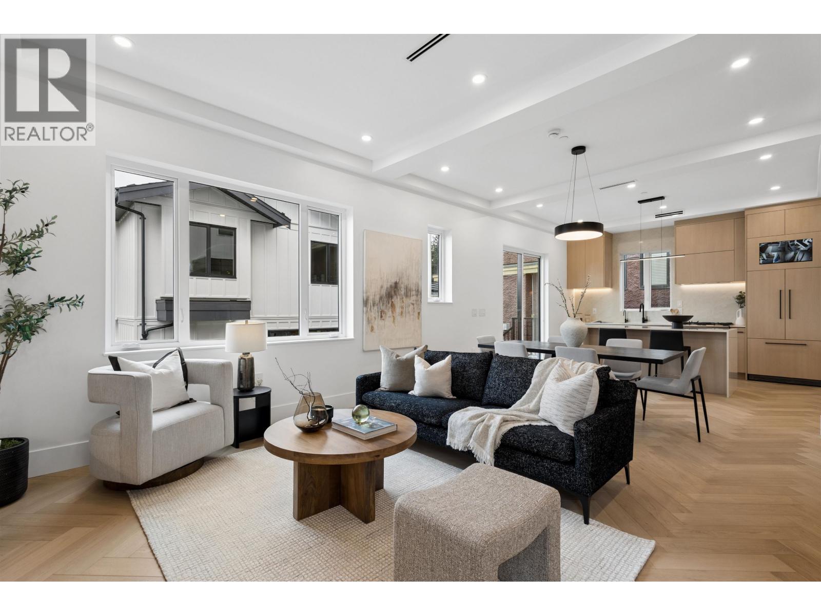 2 3637 E 46TH AVENUE|Vancouver, British Columbia V5S1B7