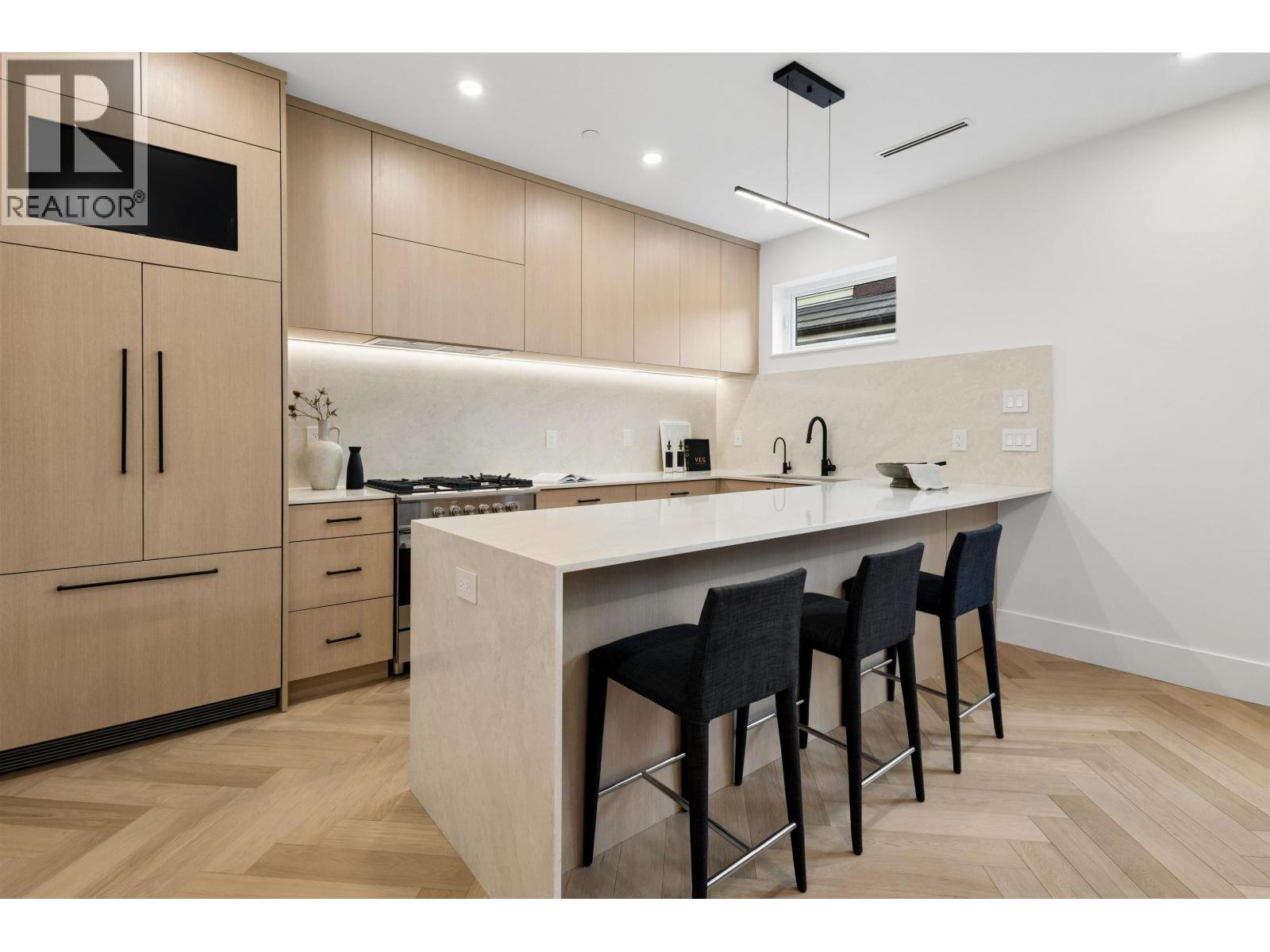 2 3639 E 46TH AVENUE|Vancouver, British Columbia V5S1B7