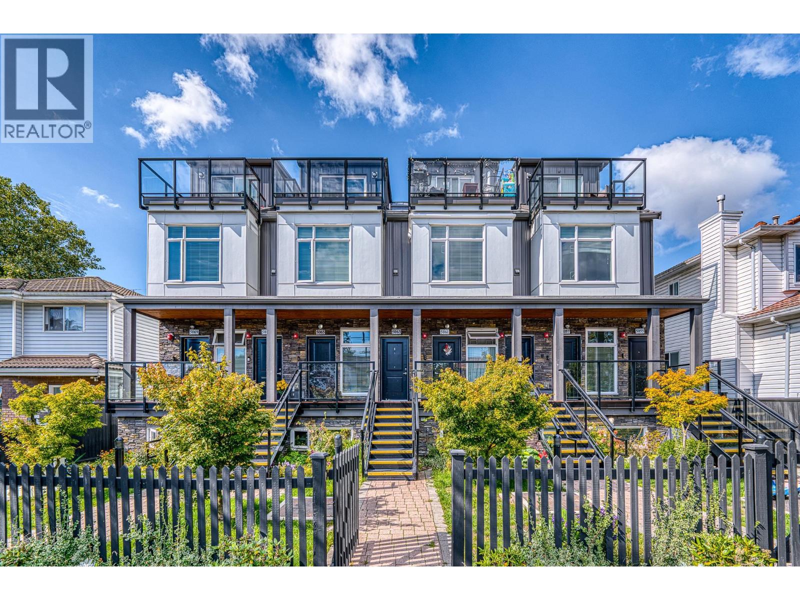 5063 EARLES STREET|Vancouver, British Columbia V5R3R8
