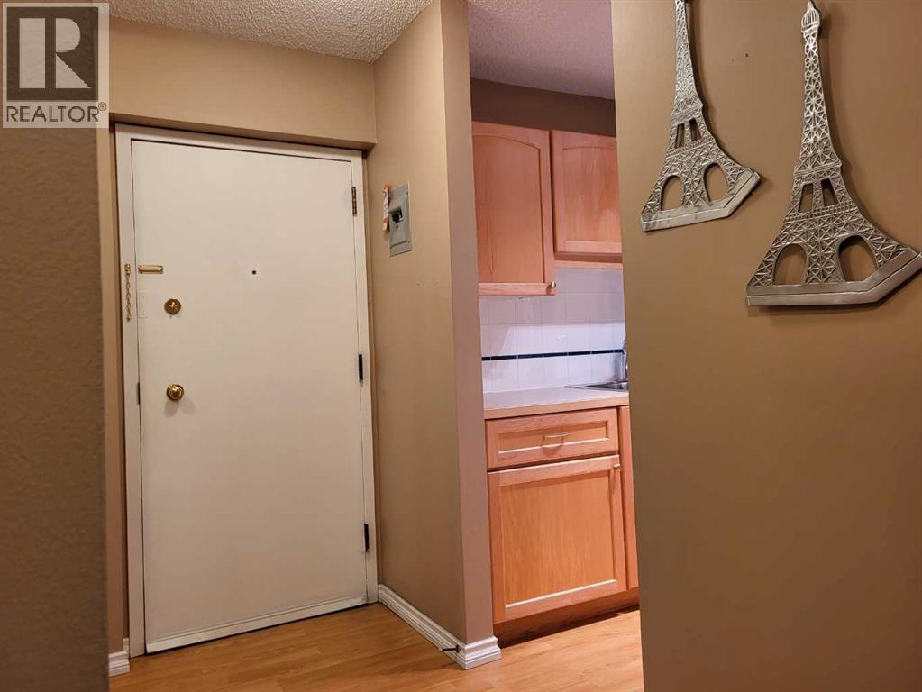 Apartment for Sale in 135, 820 89 Avenue SW|Calgary, Alberta T2V4N9 2