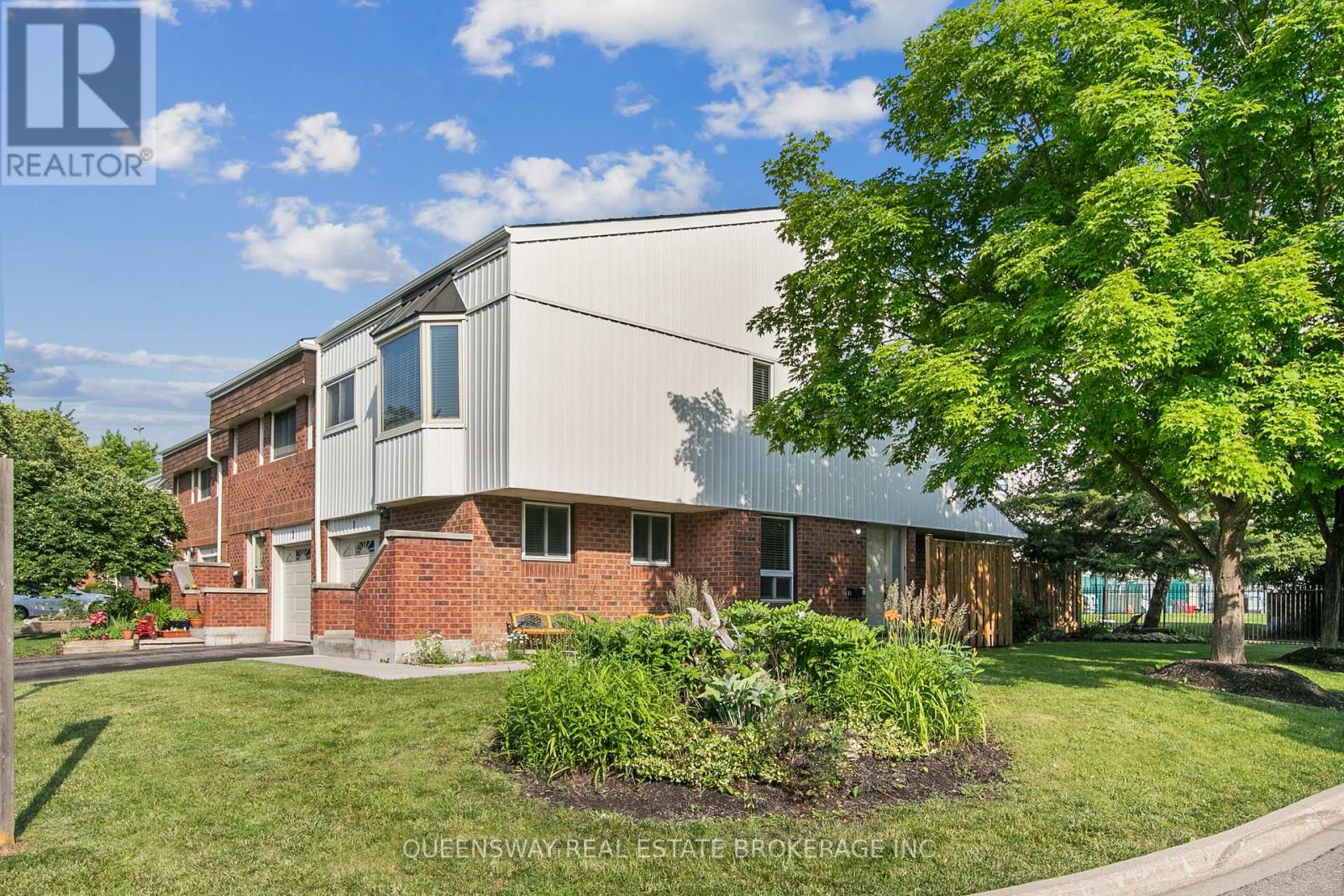 Row / Townhouse for Sale in 1 - 6520 CORFU ROAD|Mississauga (Meadowvale), Ontario L5N3B4