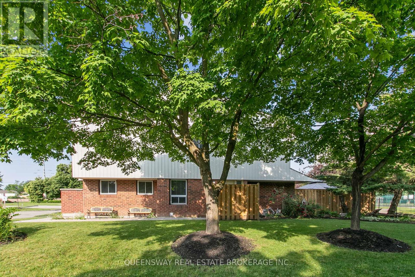 Row / Townhouse for Sale in 1 - 6520 CORFU ROAD|Mississauga (Meadowvale), Ontario L5N3B4 2