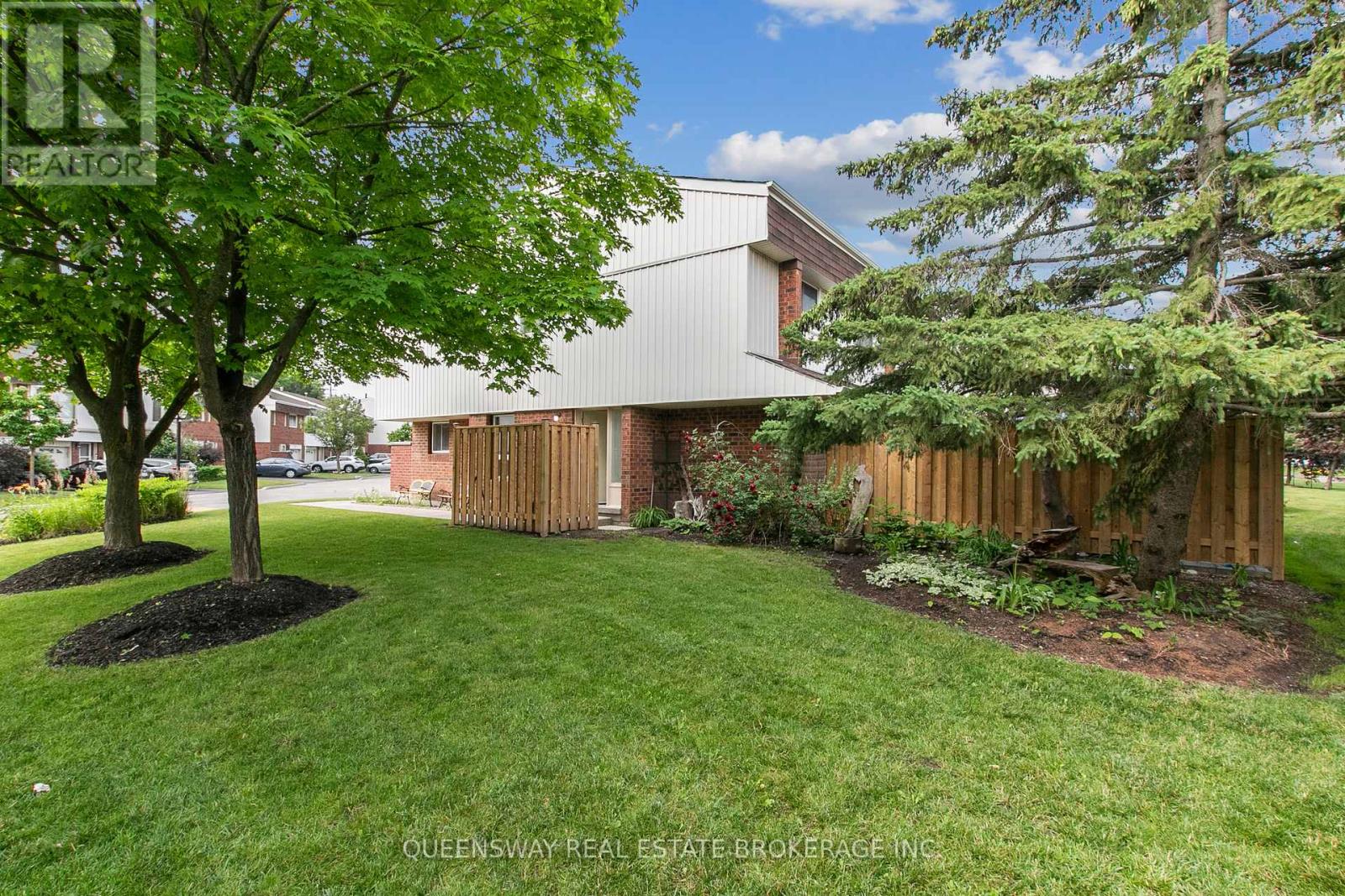 Row / Townhouse for Sale in 1 - 6520 CORFU ROAD|Mississauga (Meadowvale), Ontario L5N3B4 5