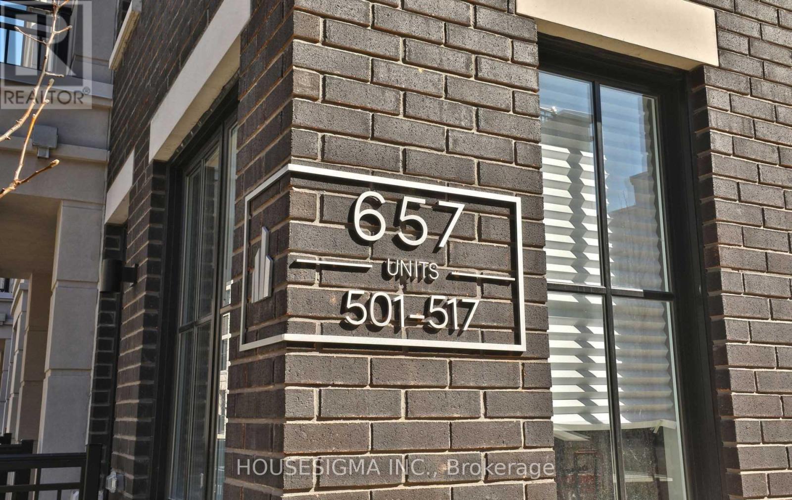 Row / Townhouse for Sale in 502 - 657 CRICKLEWOOD DRIVE|Mississauga (Mineola), Ontario L5G0B8 2