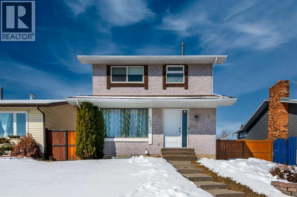 House for Sale in 427 Rundlelawn Way NE|Calgary, Alberta T1Y3J4