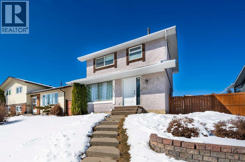 House for Sale in 427 Rundlelawn Way NE|Calgary, Alberta T1Y3J4 2