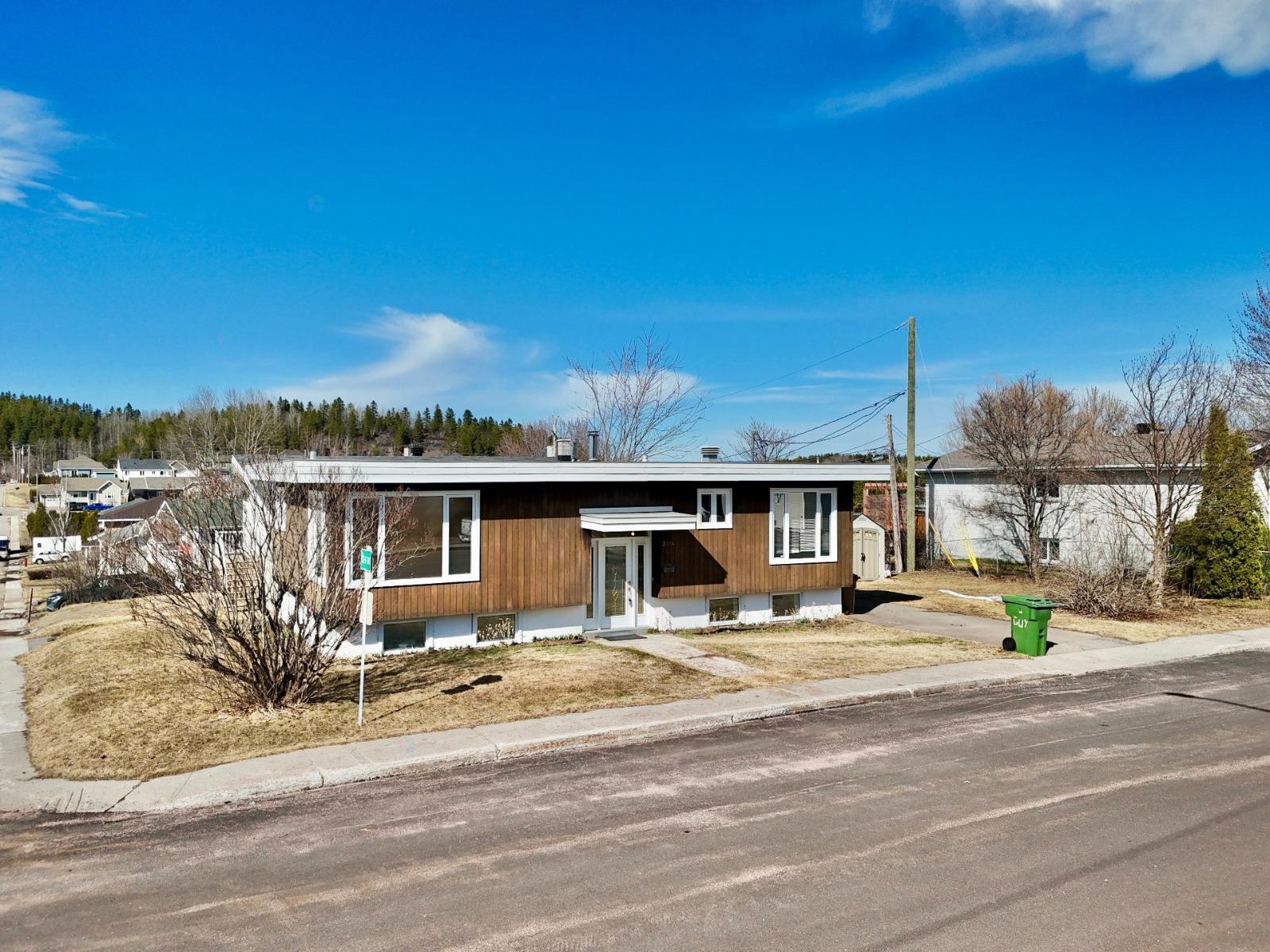 3534 Rue Racine, Saguenay (Jonquière), Quebec G7X1G1