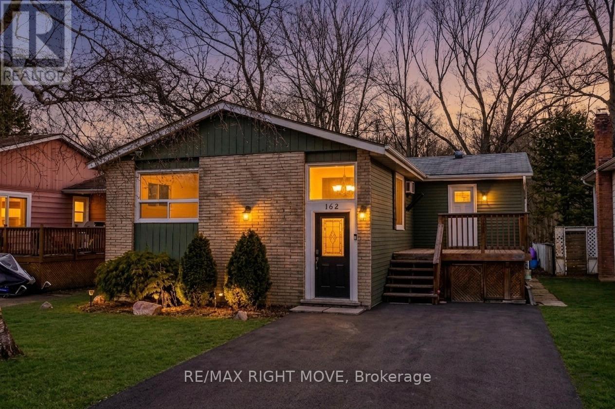 162 PRATT CRESCENT