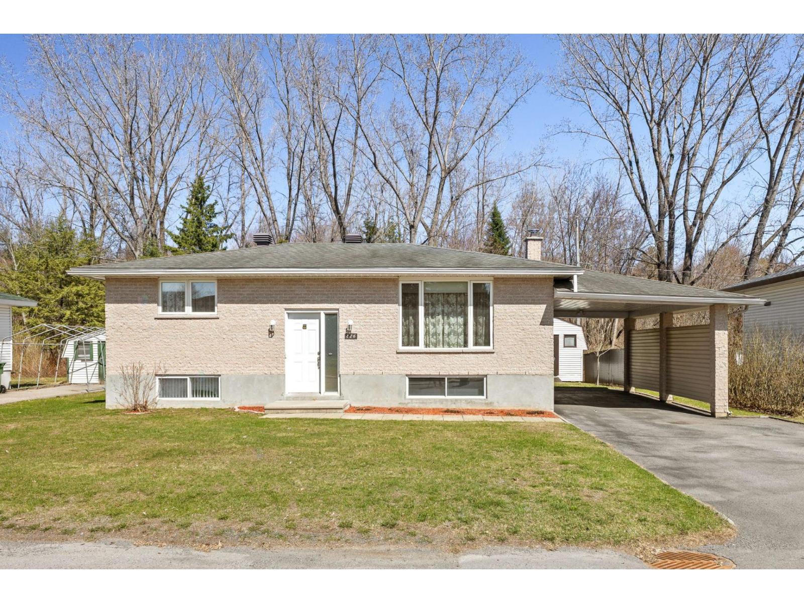 426 Rue de la Scierie, Gatineau (Buckingham), Quebec J8L2S1