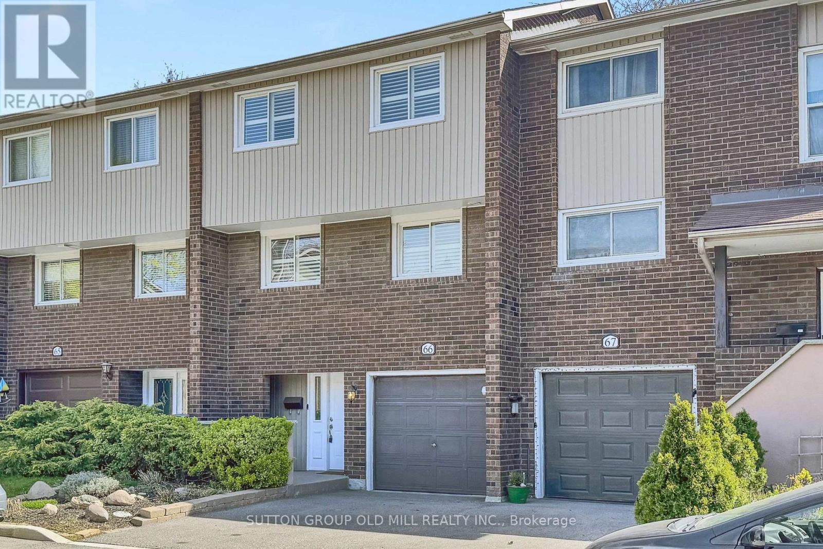 Row / Townhouse for Sale in 66 PERMFIELD PATH|Toronto (Etobicoke West Mall), Ontario M9C4Y5