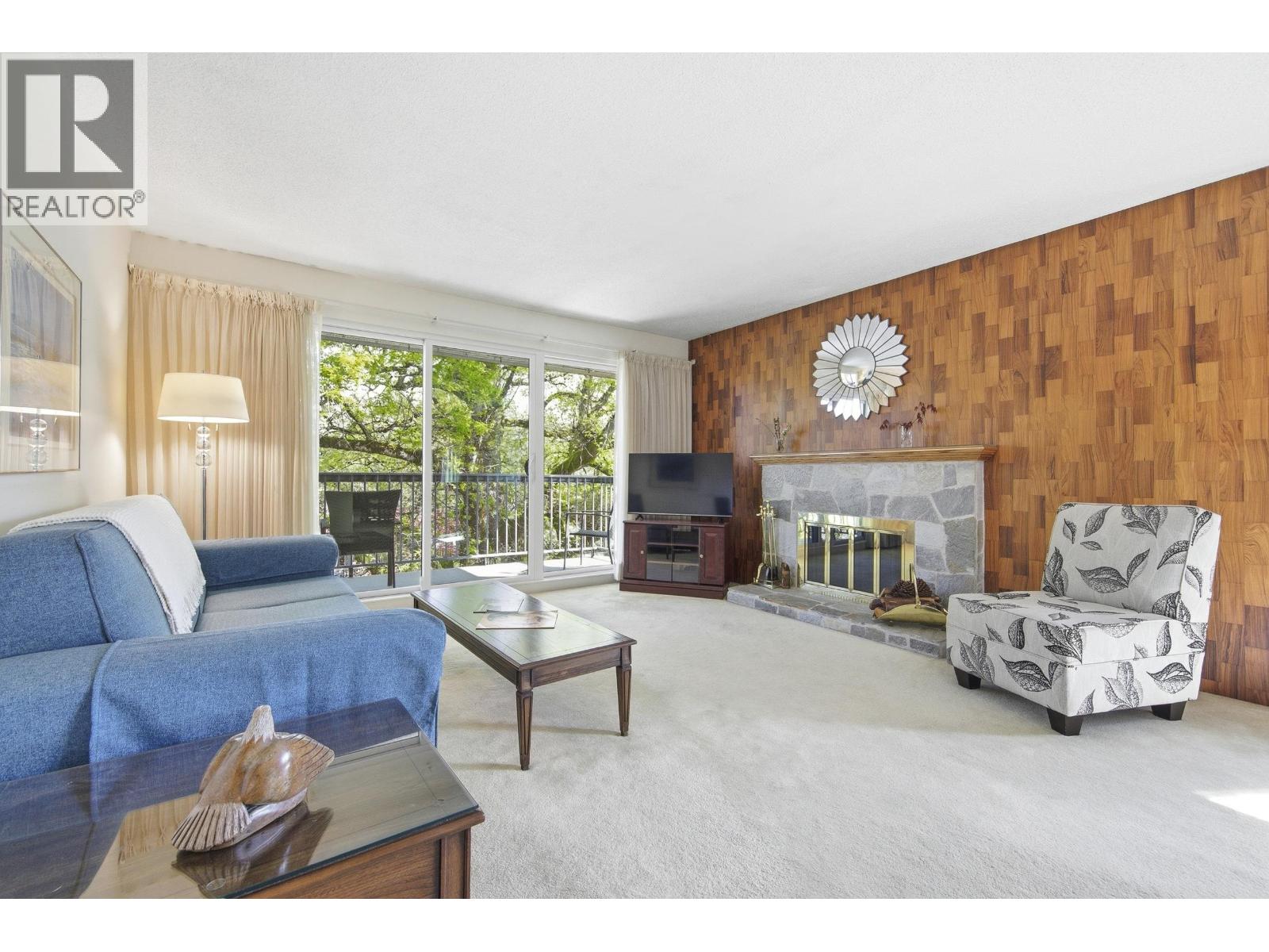 302 2320 TRINITY STREET|Vancouver, British Columbia V5L4W7