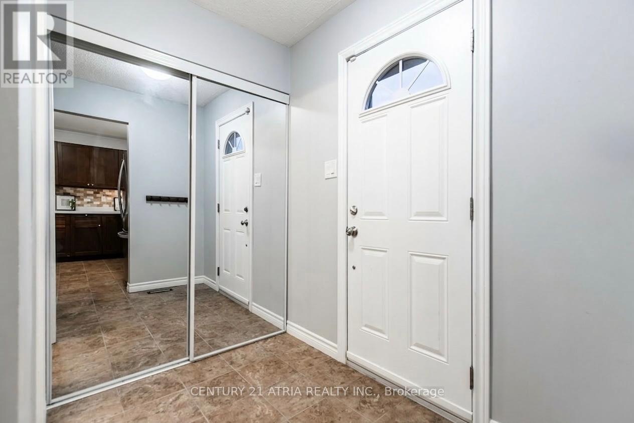 Row / Townhouse for Sale in 41 - 2825 GANANOQUE DRIVE|Mississauga (Meadowvale), Ontario L5N1V6 2