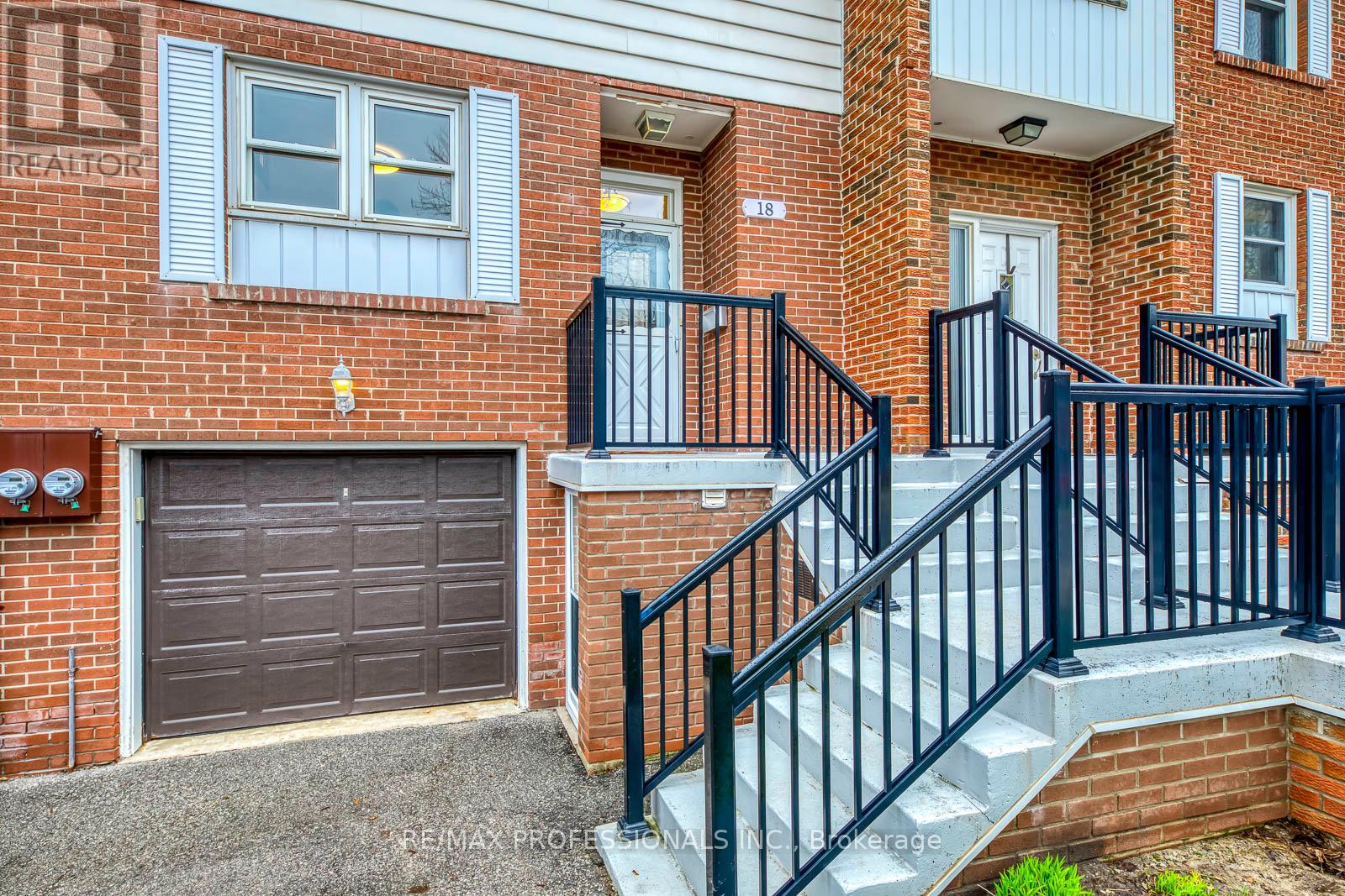 Row / Townhouse for Sale in 18 - 17 CENTENNIAL PARK ROAD|Toronto (Eringate-Centennial-West Deane), Ontario M9C4W8 2