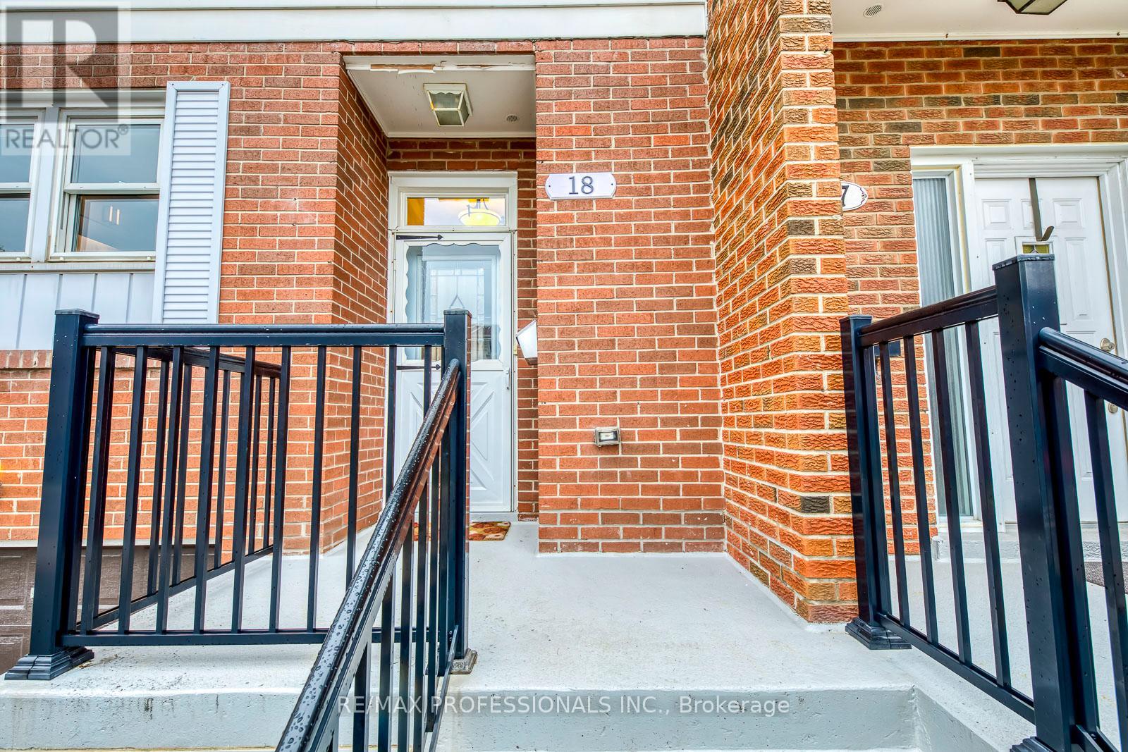 Row / Townhouse for Sale in 18 - 17 CENTENNIAL PARK ROAD|Toronto (Eringate-Centennial-West Deane), Ontario M9C4W8 3