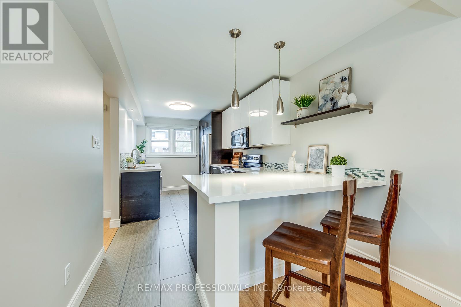 Row / Townhouse for Sale in 18 - 17 CENTENNIAL PARK ROAD|Toronto (Eringate-Centennial-West Deane), Ontario M9C4W8 5