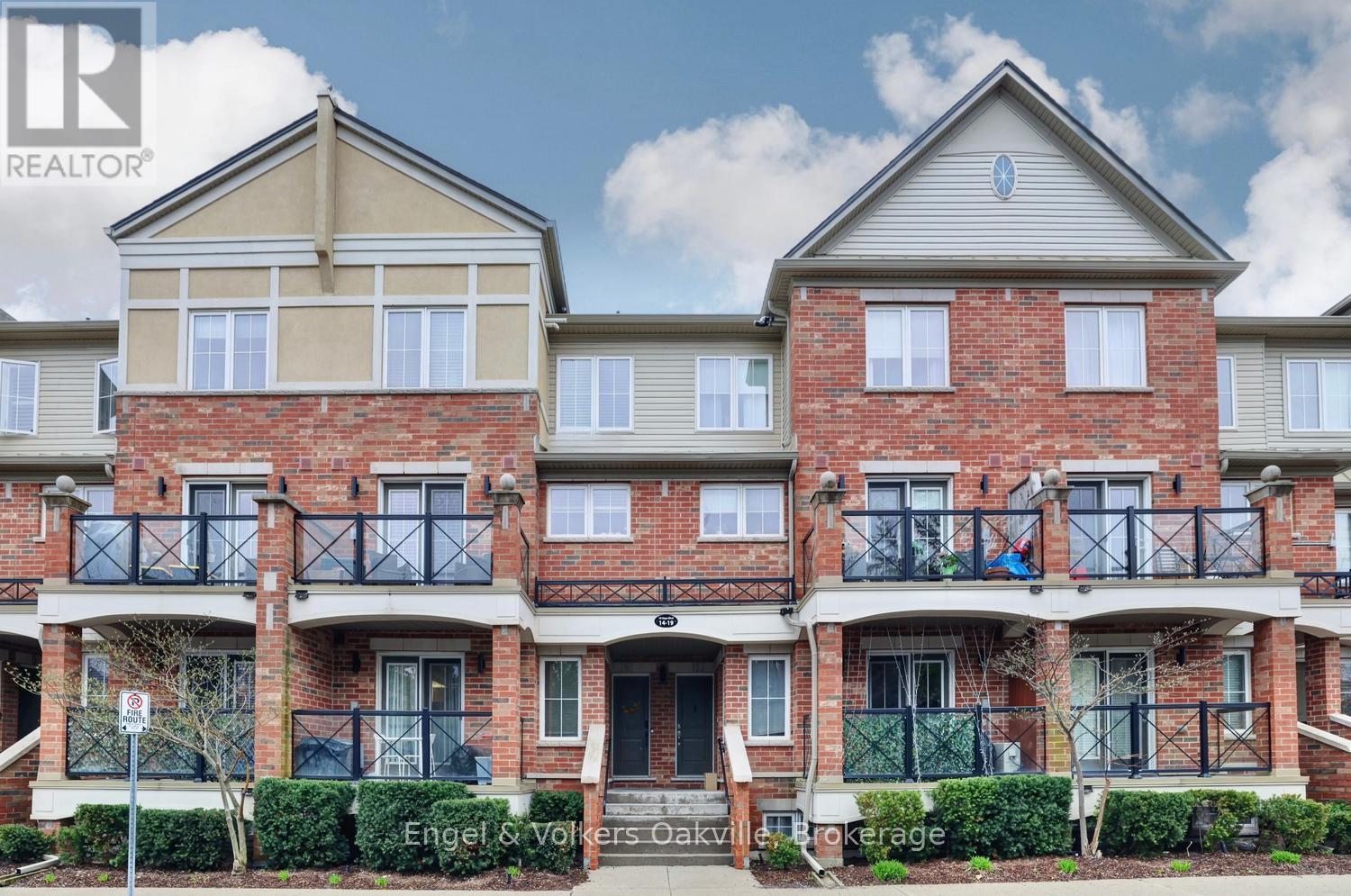 Row / Townhouse for Sale in 15 - 19 HAYS BOULEVARD|Oakville (RO River Oaks), Ontario L6H0H8