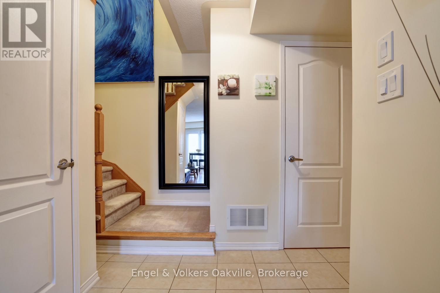 Row / Townhouse for Sale in 15 - 19 HAYS BOULEVARD|Oakville (RO River Oaks), Ontario L6H0H8 5