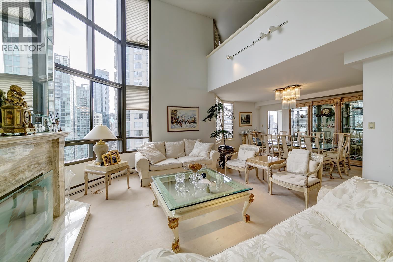 1902 738 BROUGHTON STREET|Vancouver, British Columbia V6G3A7