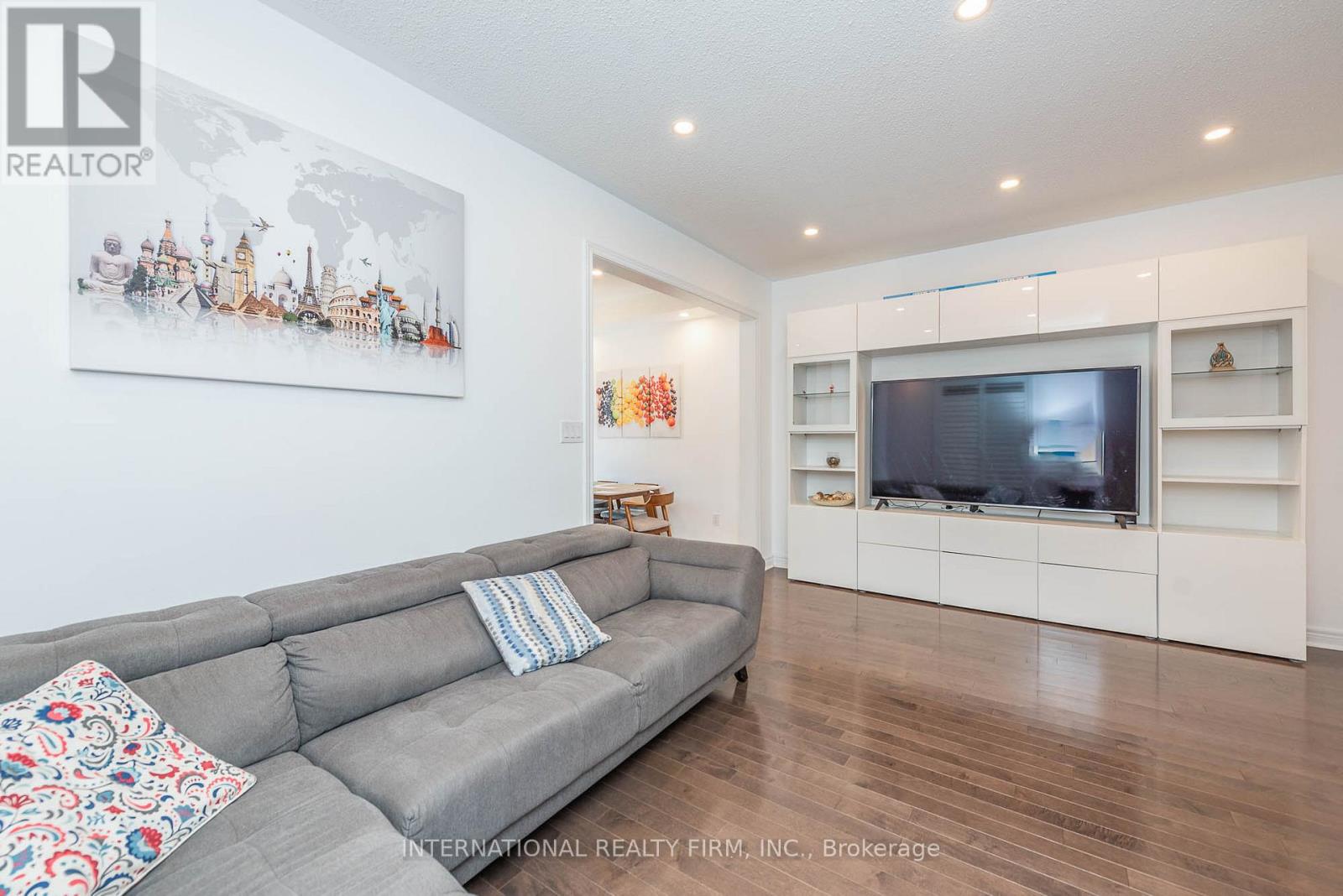 Row / Townhouse for Sale in 99 HUGUENOT ROAD|Oakville (GO Glenorchy), Ontario L6H0M3 5