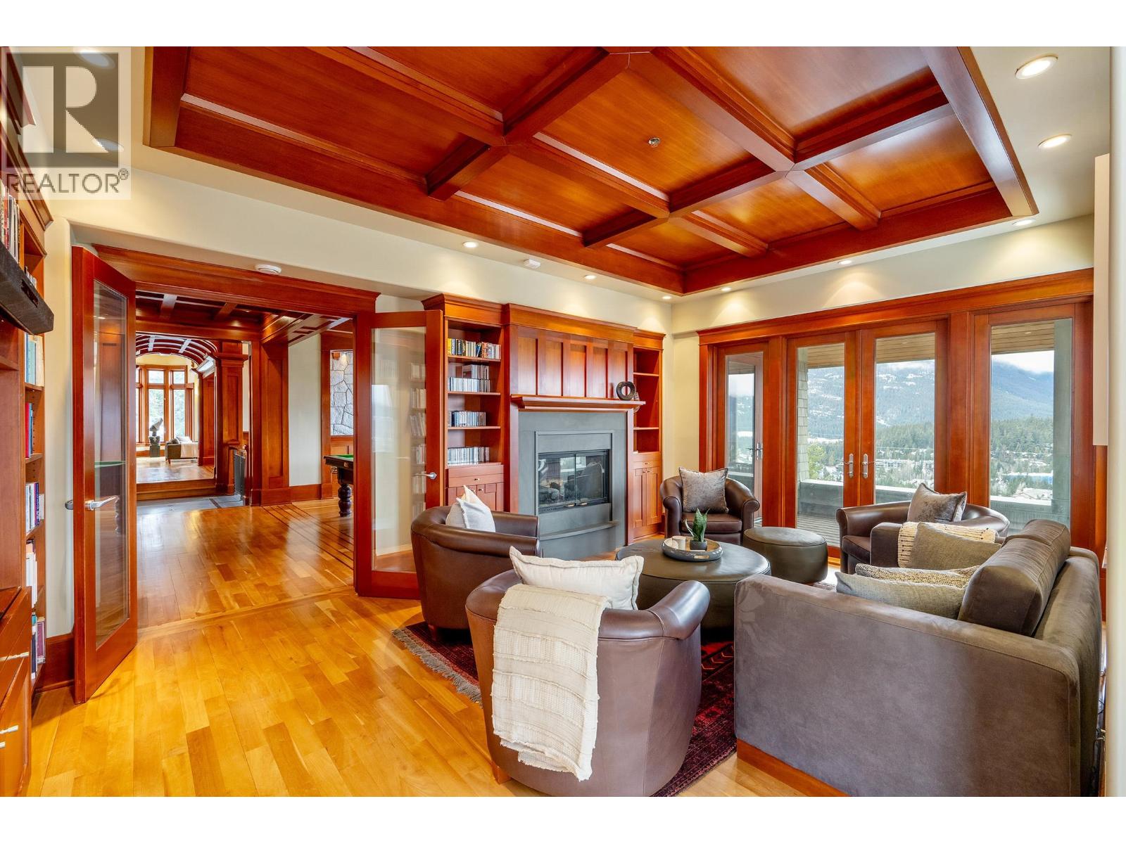 For sale: 3833 SUNRIDGE DRIVE, Whistler, British Columbia V8E0W1 ...