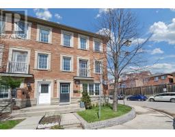 Row / Townhouse – 83 ODOARDO DI SANTO CIRCLE, Toronto – photo 1