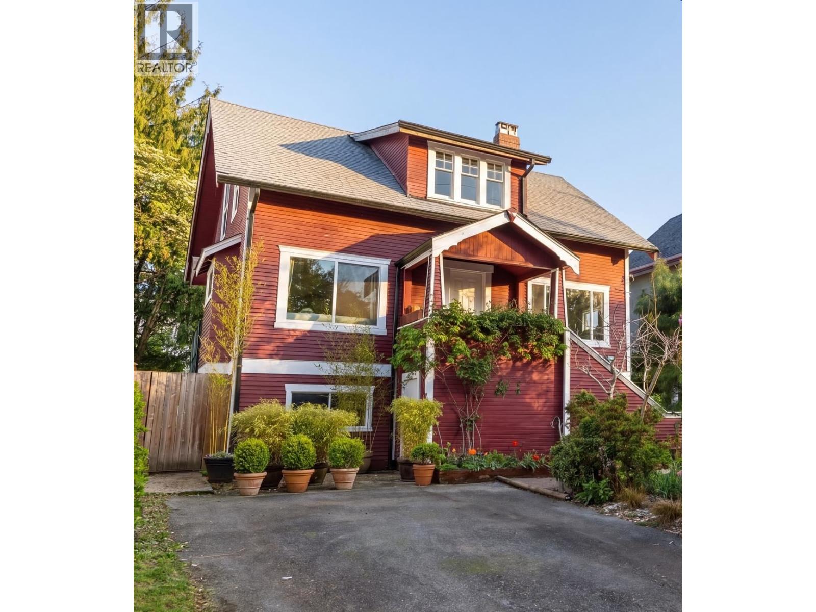 4578 MOSS STREET|Vancouver, British Columbia V5R3T1