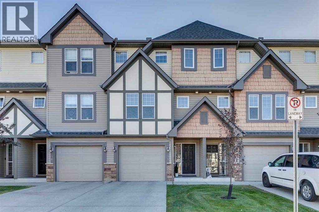 Row / Townhouse for Sale in 44 Everridge Common SW|Calgary, Alberta T2Y5G9