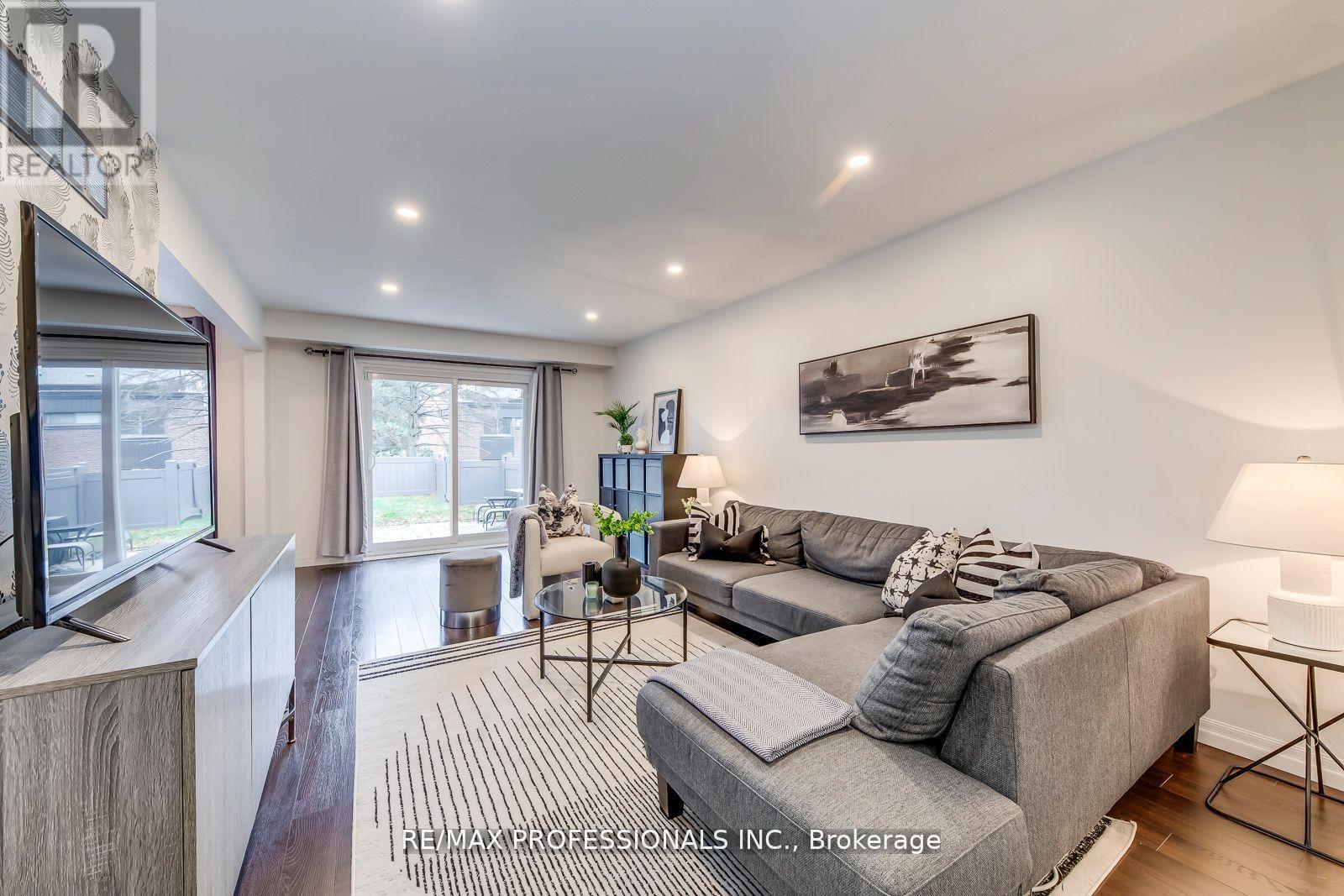 Row / Townhouse for Sale in 51 - 4345 BLOOR STREET W|Toronto (Markland Wood), Ontario M9C2A4 3