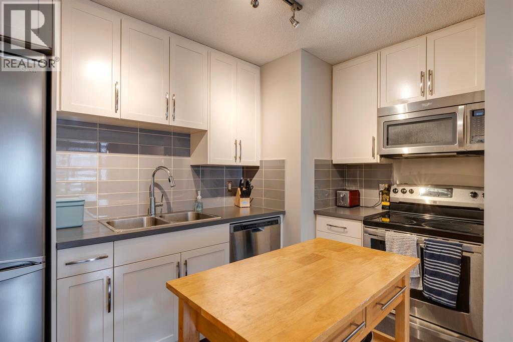 Apartment for Sale in 102, 120 24 Avenue SW|Calgary, Alberta T2S0J9 3