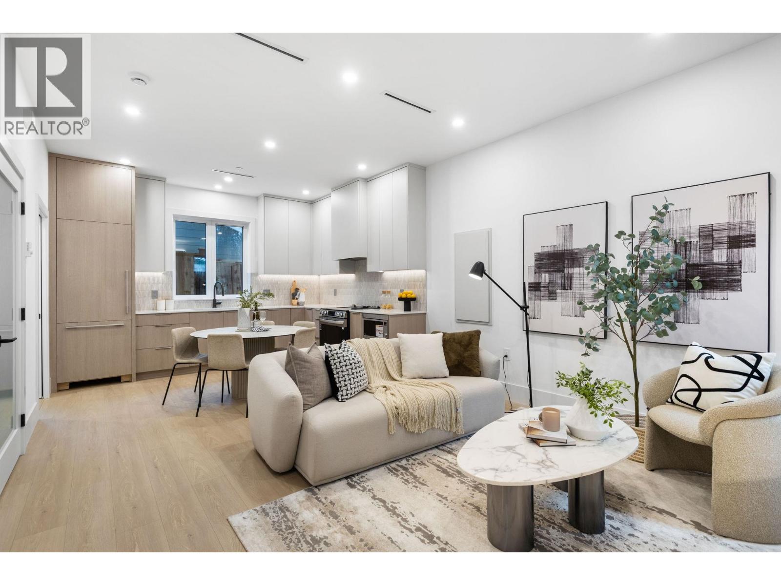 3277 GRAVELEY STREET|Vancouver, British Columbia V5K3K8