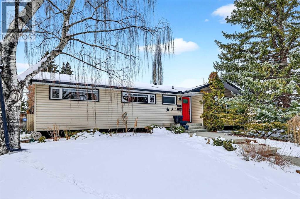 House for Sale in 33 Warwick Drive SW|Calgary, Alberta T3C2R5 3