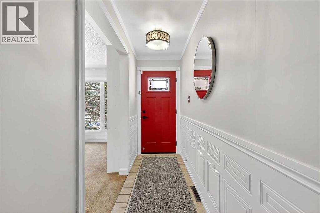 House for Sale in 33 Warwick Drive SW|Calgary, Alberta T3C2R5 5