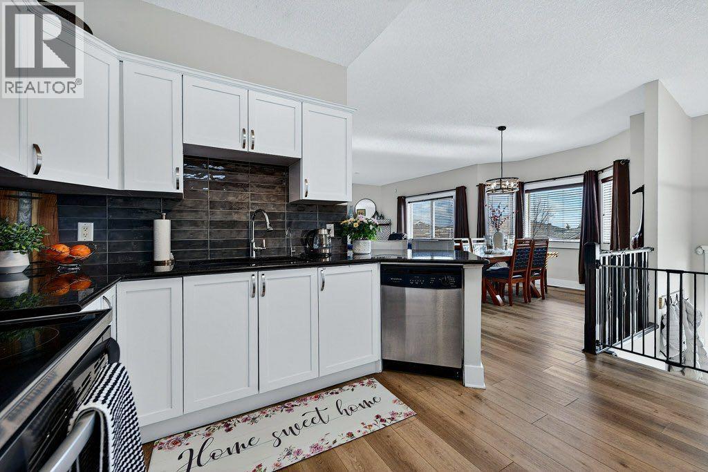 Duplex for Sale in 528 Rocky Vista Gardens NW|Calgary, Alberta T3G0B7 5