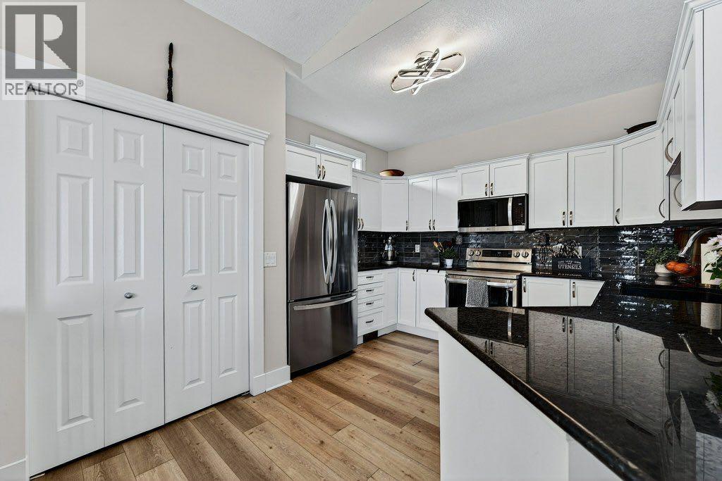 Duplex for Sale in 528 Rocky Vista Gardens NW|Calgary, Alberta T3G0B7 3