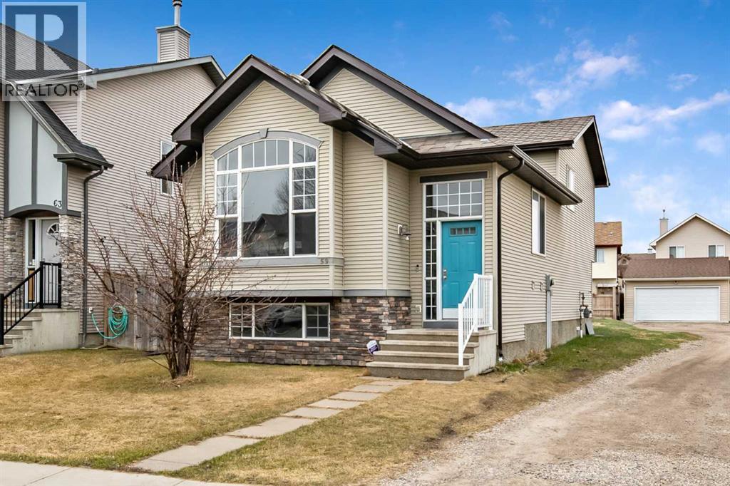 House for Sale in 59 Cranberry Place SE|Calgary, Alberta T3M0G9 2