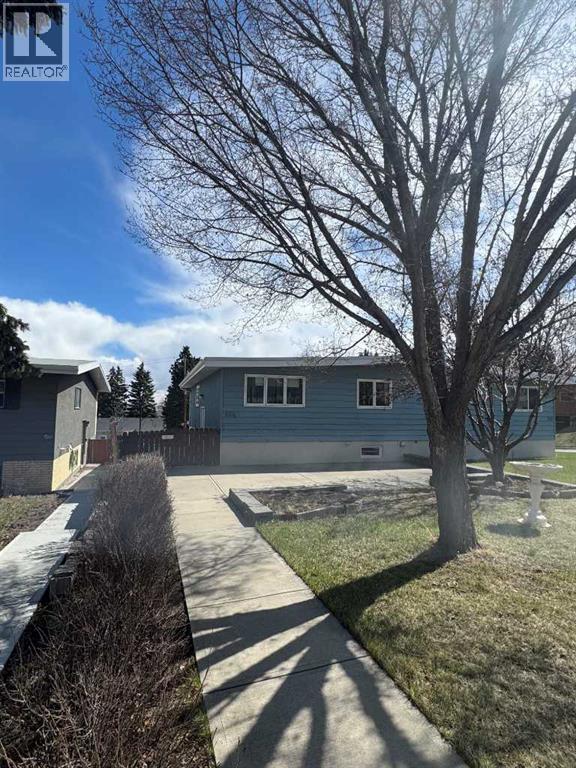 Duplex for Sale in 201 Holland Street NW|Calgary, Alberta T2K2E9